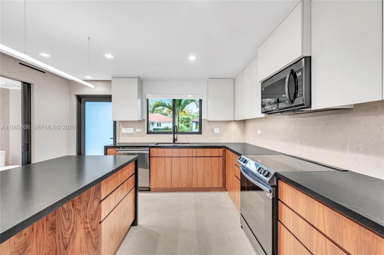 2211 NE 122nd St, Unit 2211, North Miami, FL 33181 Photo