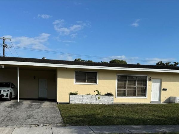 1121 NE 199th St , Miami, FL 33179
