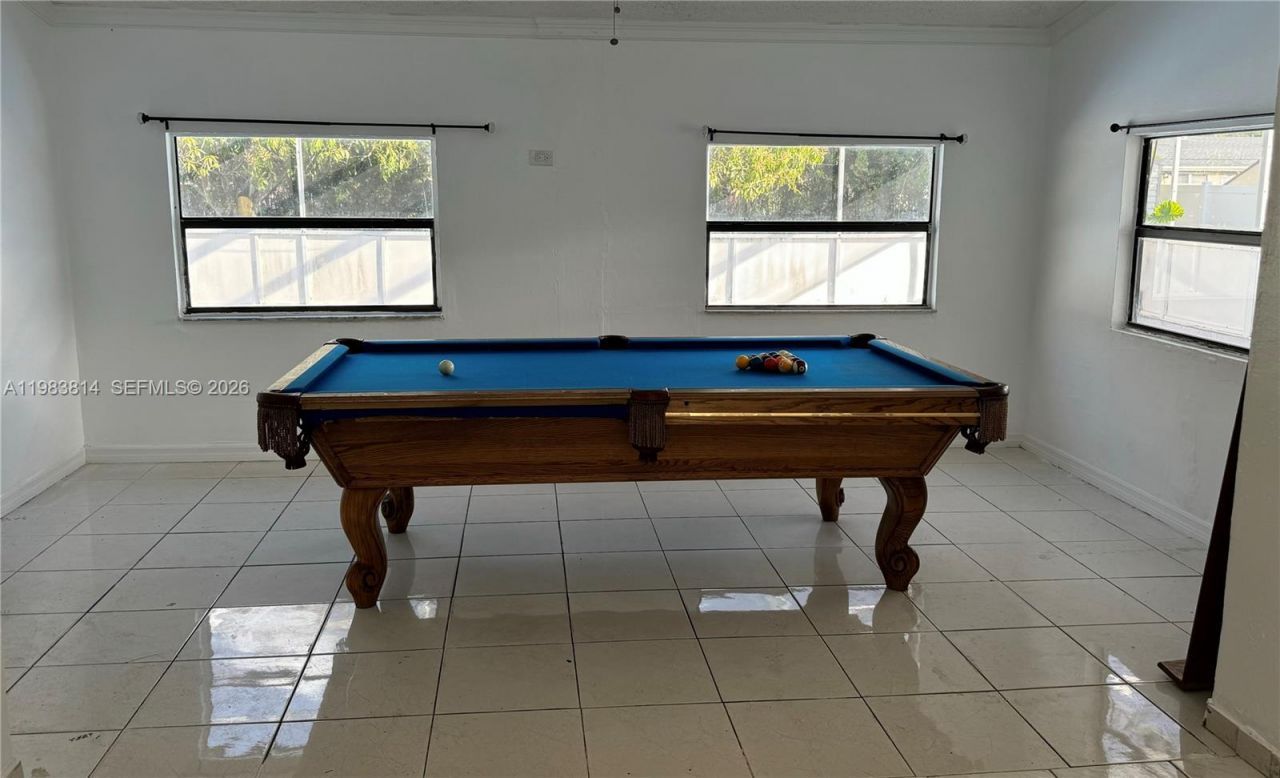 1121 NE 199th St , Miami, FL 33179 Photo