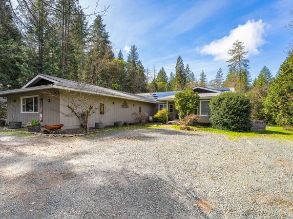 287 Surrey Drive, Grants Pass, OR 97526