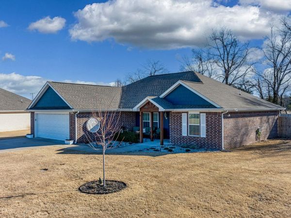 1019 Village Drive, Grove, OK 74344