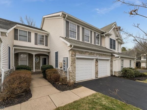 4 Pinehurst Cir, Clinton, NJ 08801