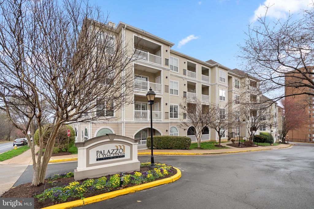 4561 Strutfield Lane, Unit 3101, Alexandria, VA 22311 Main Photo