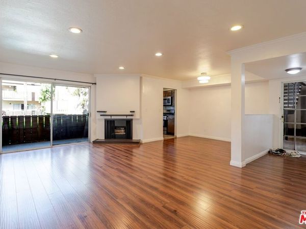 14990 Victory Boulevard, Unit 103, Van Nuys, CA 91411