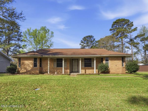 221 Belaire Drive, Pearl, MS 39208