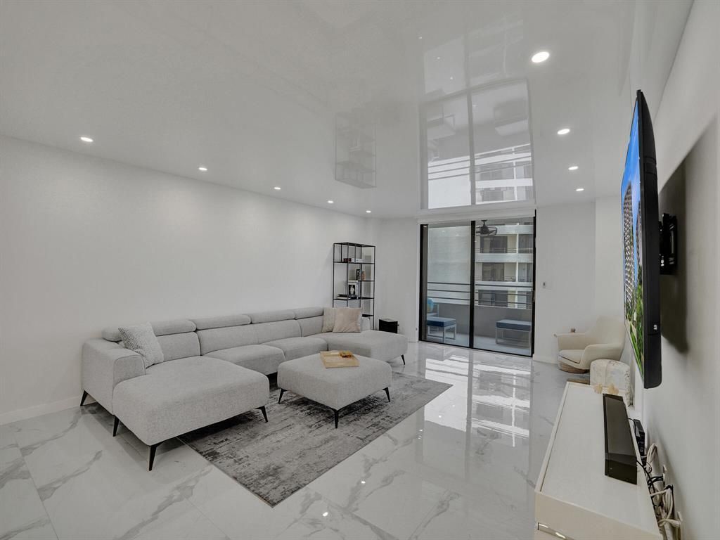 2500 Parkview Drive, Unit 1112, Hallandale Beach, FL 33009 Photo