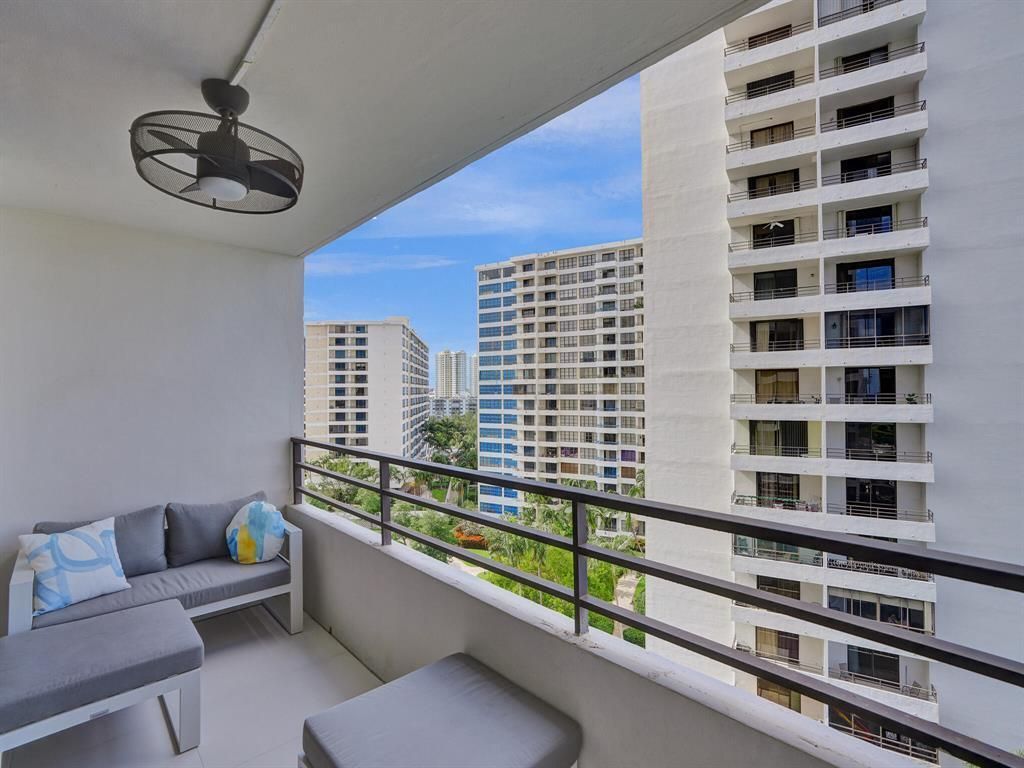 2500 Parkview Drive, Unit 1112, Hallandale Beach, FL 33009 Photo