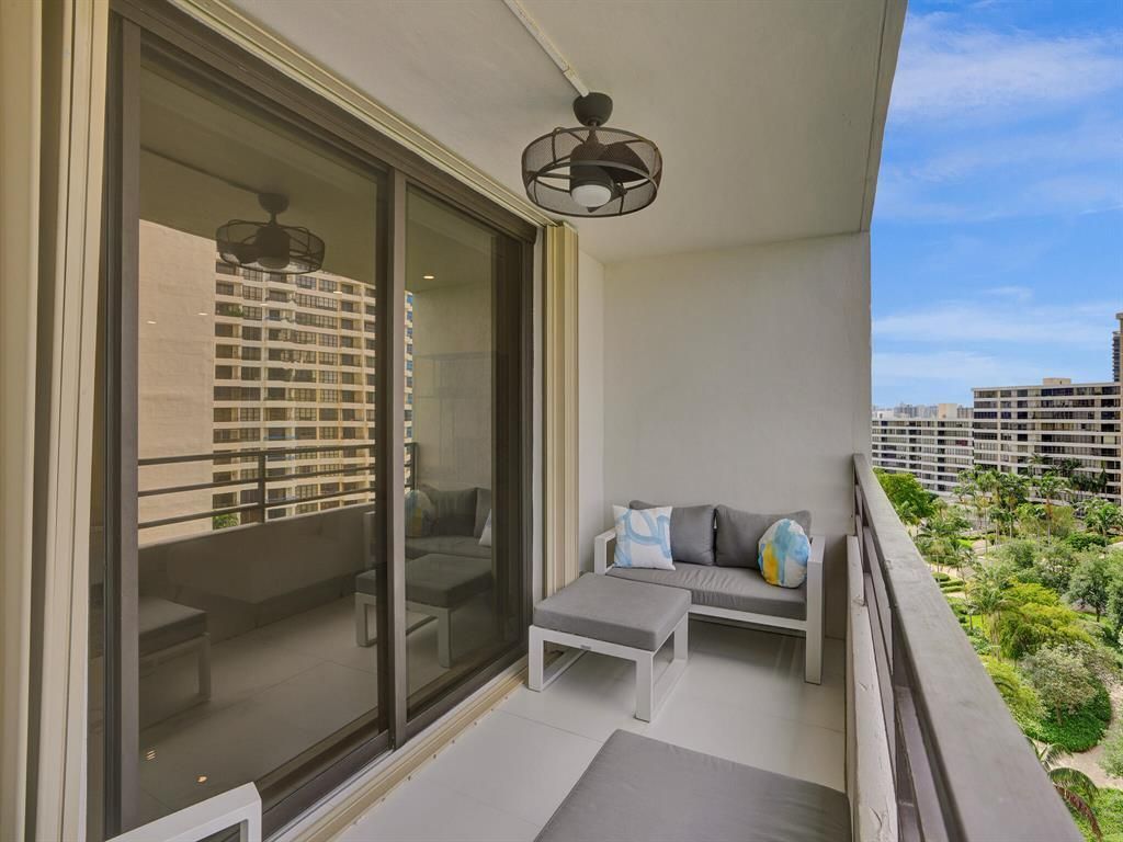 2500 Parkview Drive, Unit 1112, Hallandale Beach, FL 33009 Photo