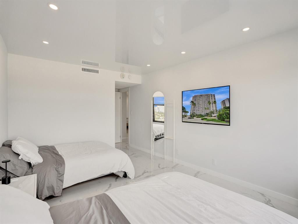 2500 Parkview Drive, Unit 1112, Hallandale Beach, FL 33009 Photo