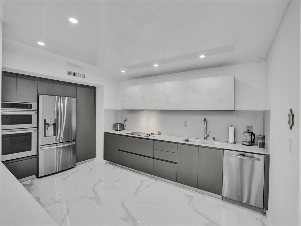 2500 Parkview Drive, Unit 1112, Hallandale Beach, FL 33009 Photo