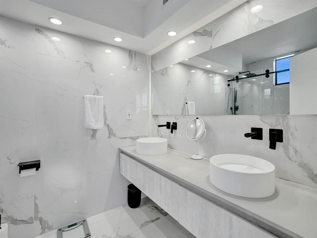 2500 Parkview Drive, Unit 1112, Hallandale Beach, FL 33009 Photo