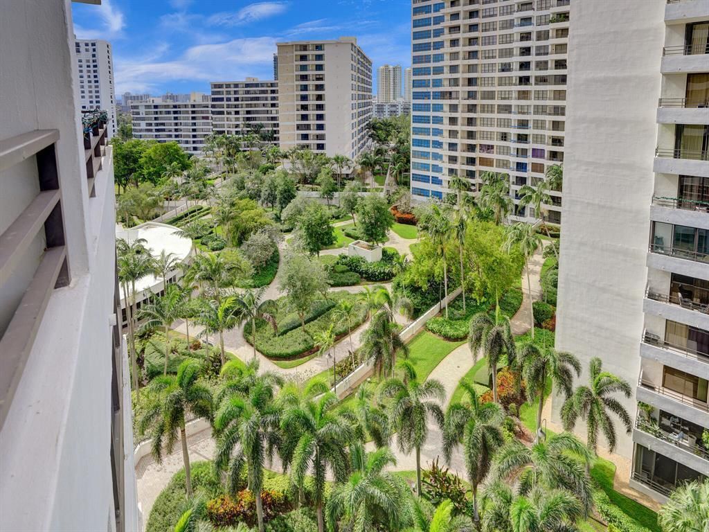 2500 Parkview Drive, Unit 1112, Hallandale Beach, FL 33009 Photo