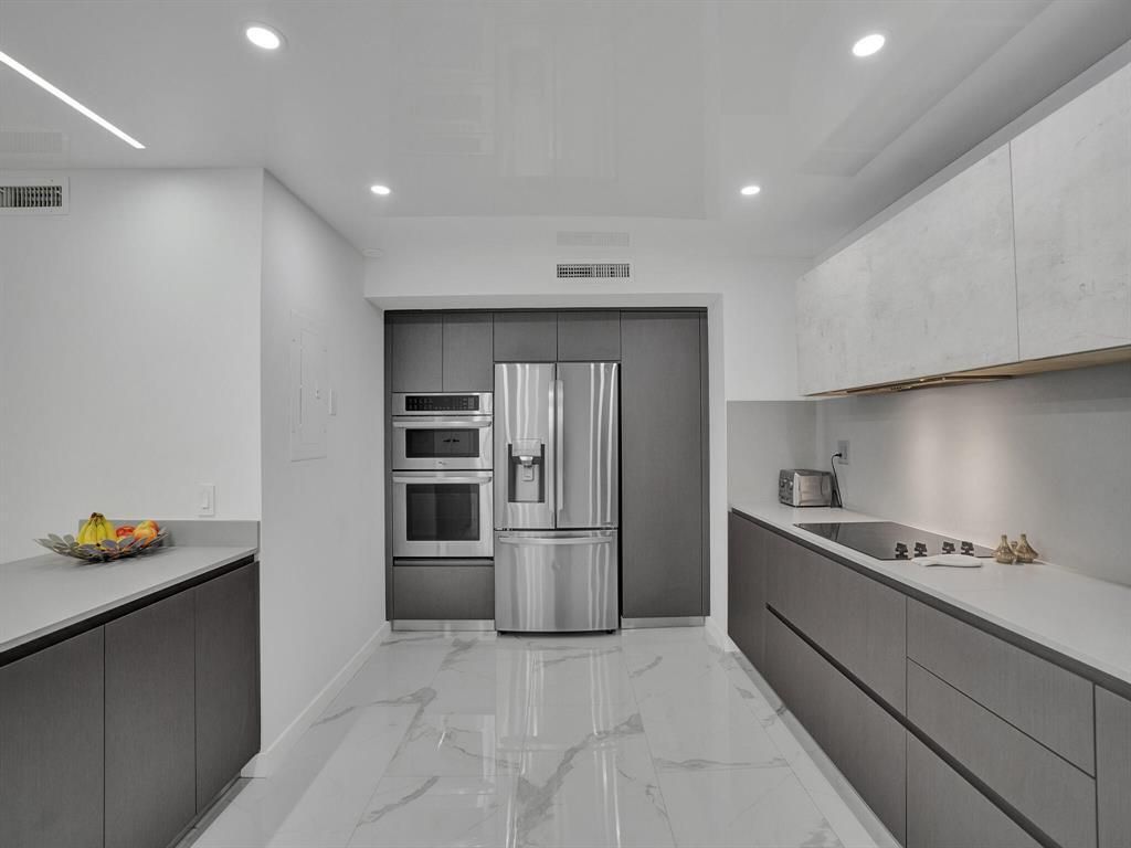 2500 Parkview Drive, Unit 1112, Hallandale Beach, FL 33009 Photo