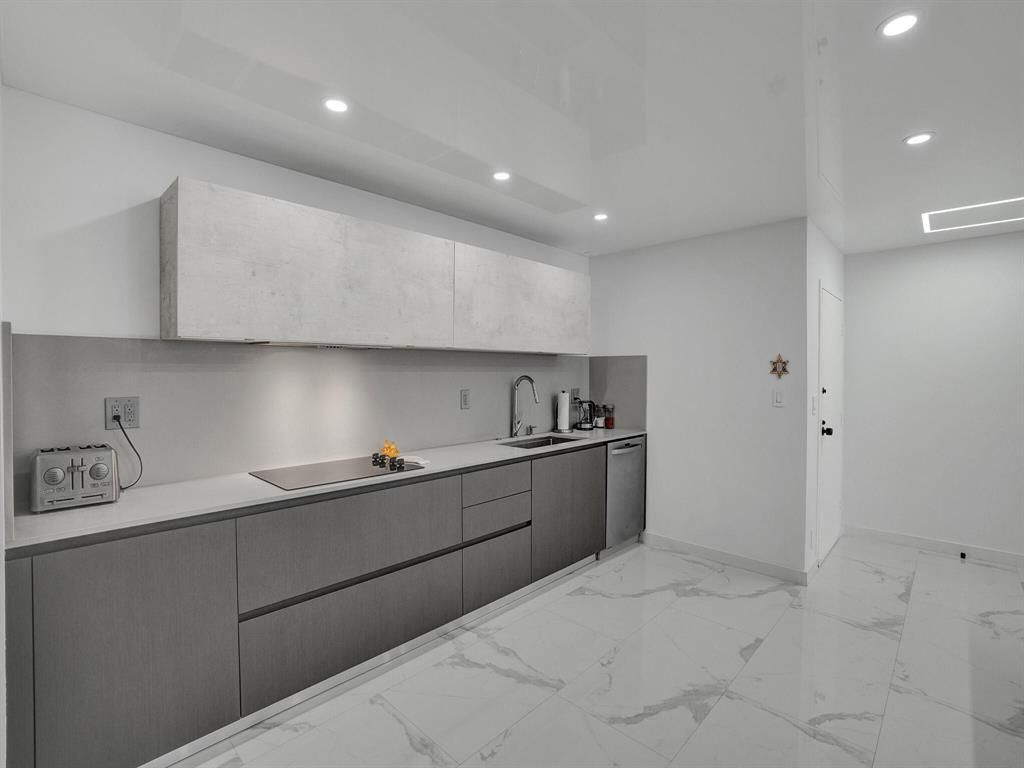 2500 Parkview Drive, Unit 1112, Hallandale Beach, FL 33009 Photo