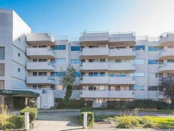 88 Cutter Mill Road, Unit 518, Great Neck, NY 11021