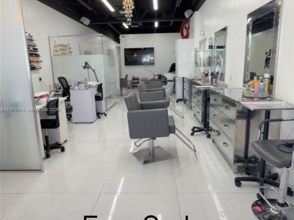 W 68th St , Hialeah, FL 33016