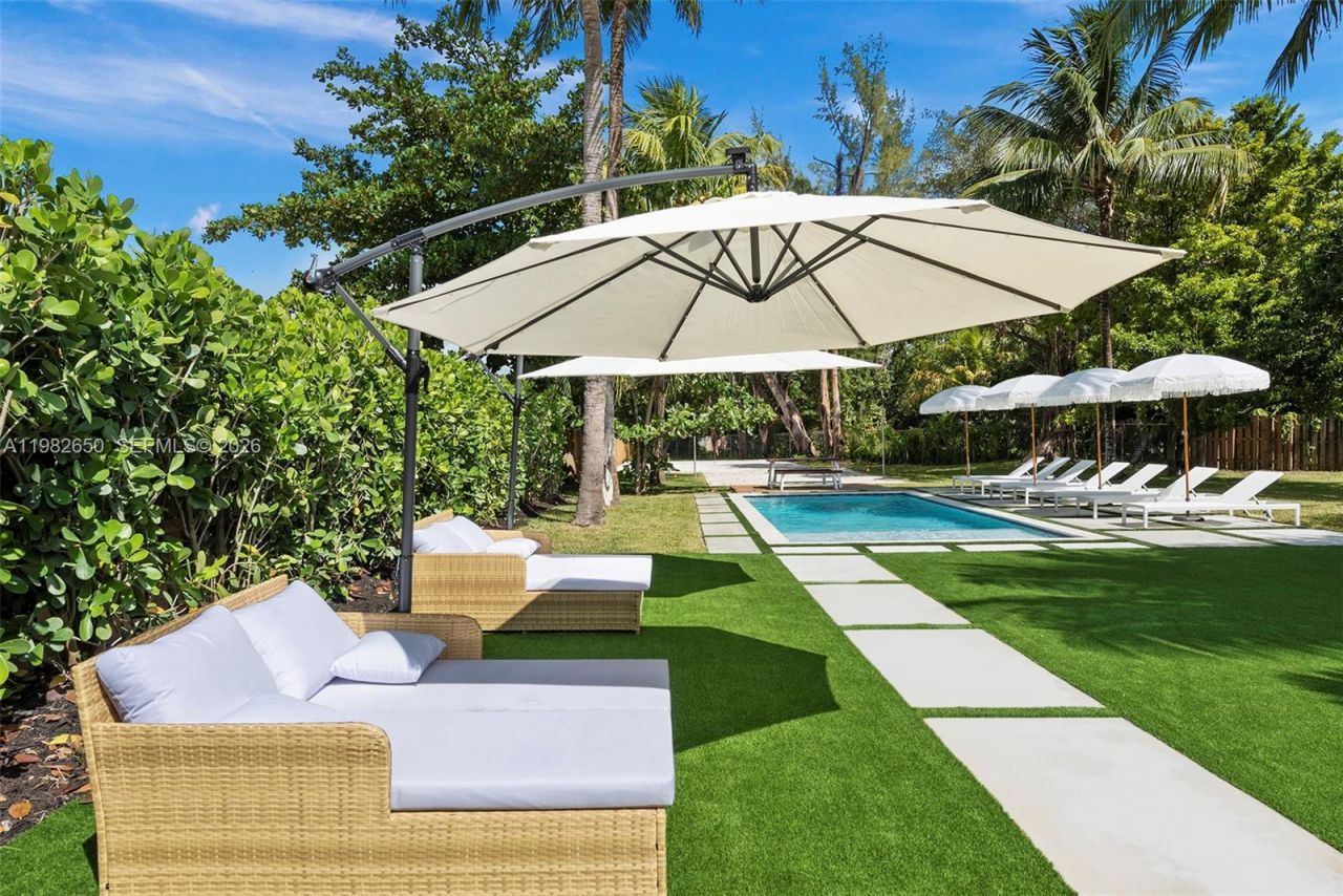 995 NE 107th St, Miami, FL 33161 Photo