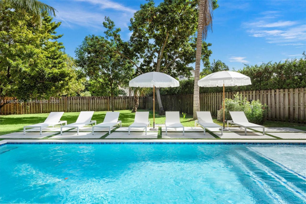 995 NE 107th St, Miami, FL 33161 Photo