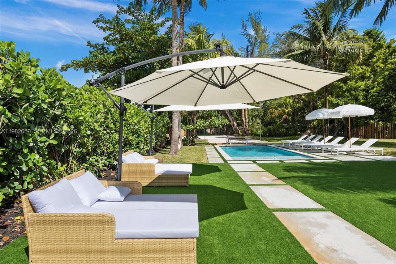 995 NE 107th St, Miami, FL 33161 Photo