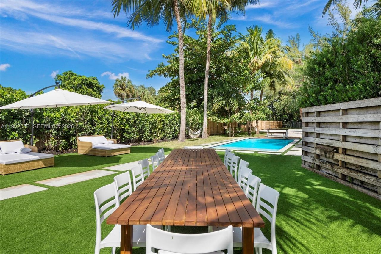 995 NE 107th St, Miami, FL 33161 Photo