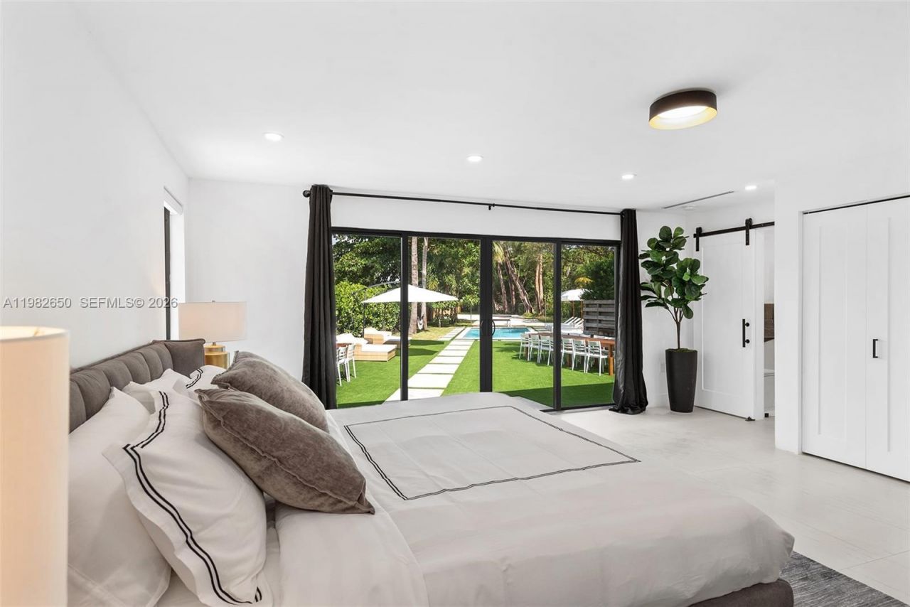 995 NE 107th St, Miami, FL 33161 Photo