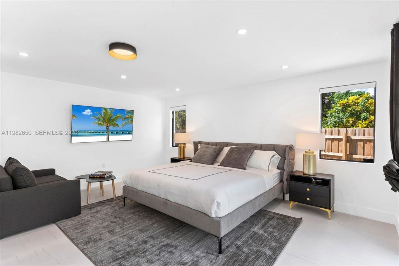 995 NE 107th St, Miami, FL 33161 Photo