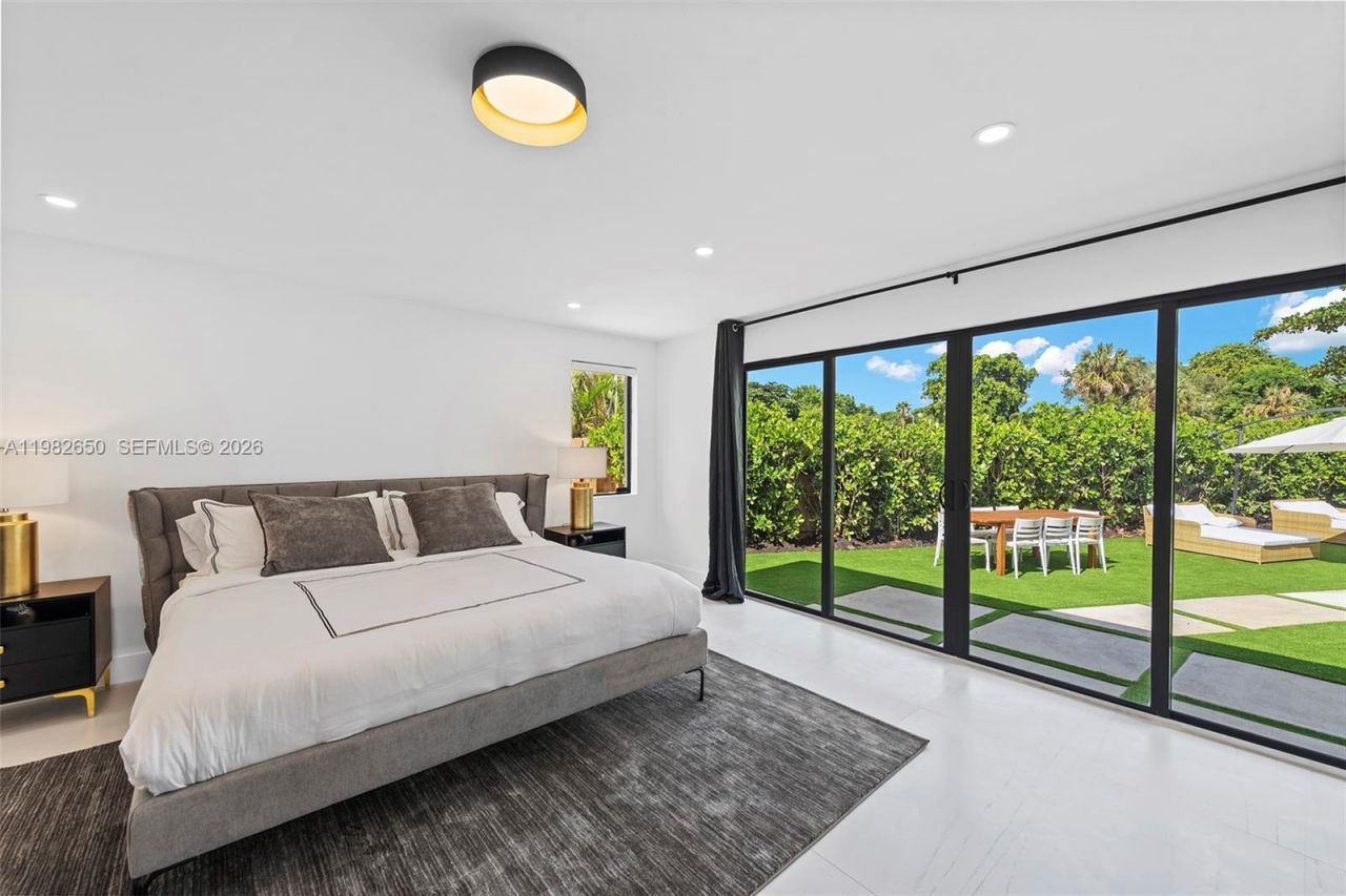 995 NE 107th St, Miami, FL 33161 Photo