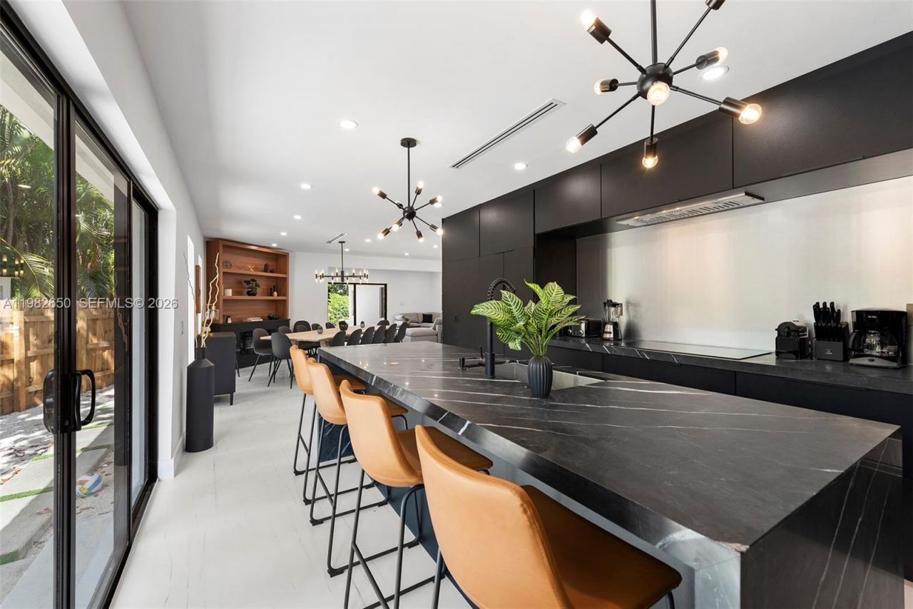 995 NE 107th St, Miami, FL 33161 Photo