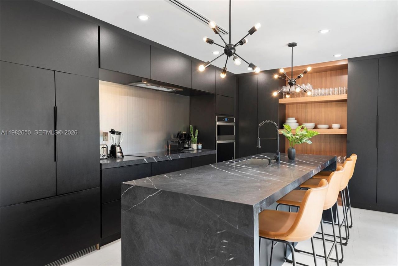 995 NE 107th St, Miami, FL 33161 Photo