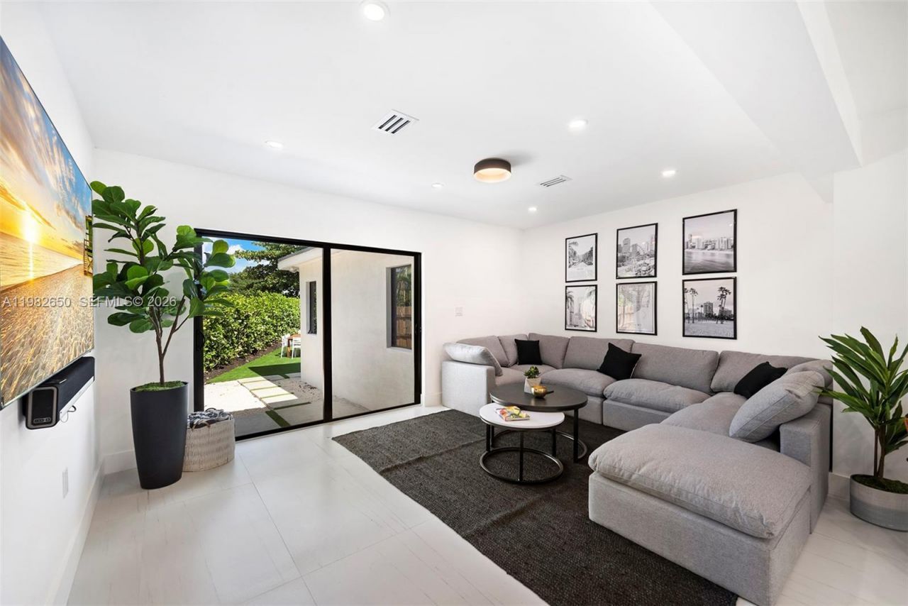 995 NE 107th St, Miami, FL 33161 Photo