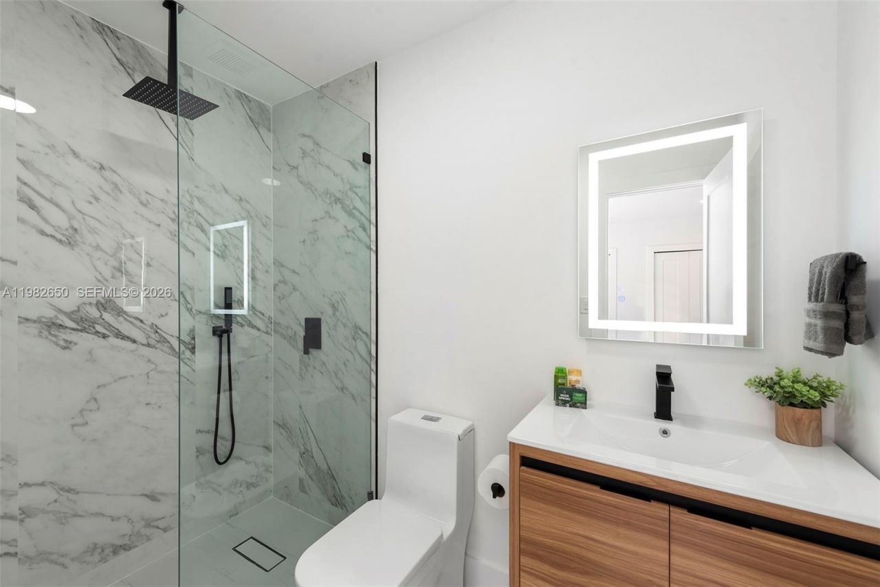 995 NE 107th St, Miami, FL 33161 Photo