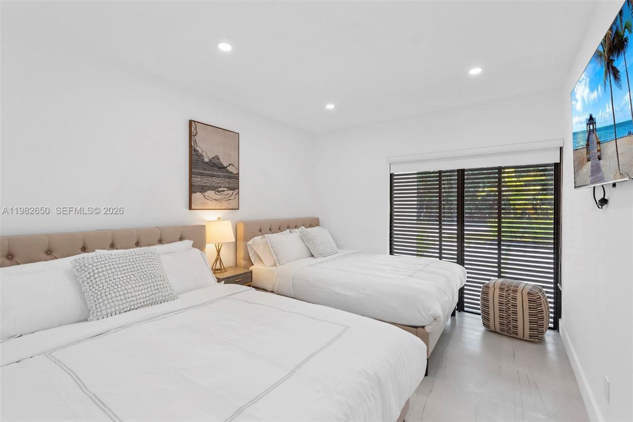 995 NE 107th St, Miami, FL 33161 Photo