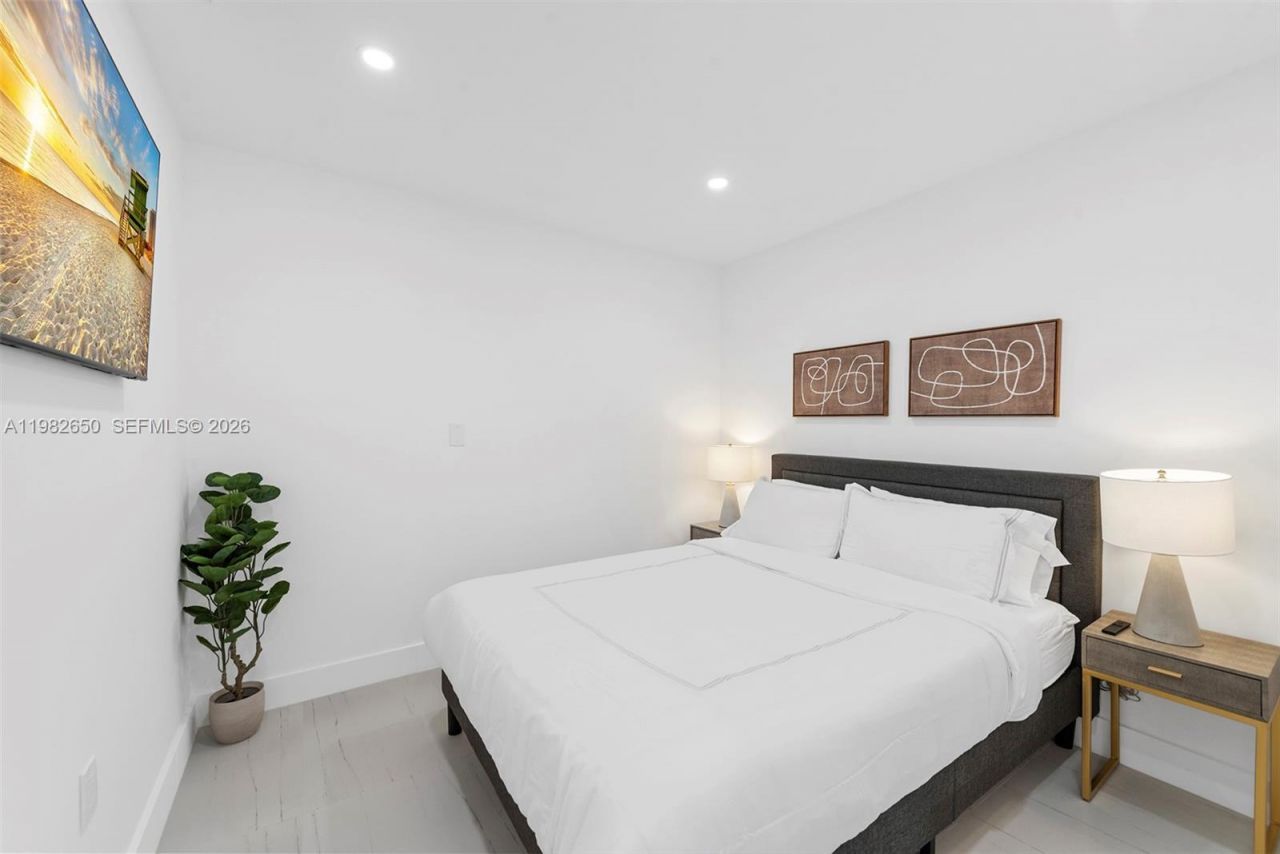 995 NE 107th St, Miami, FL 33161 Photo