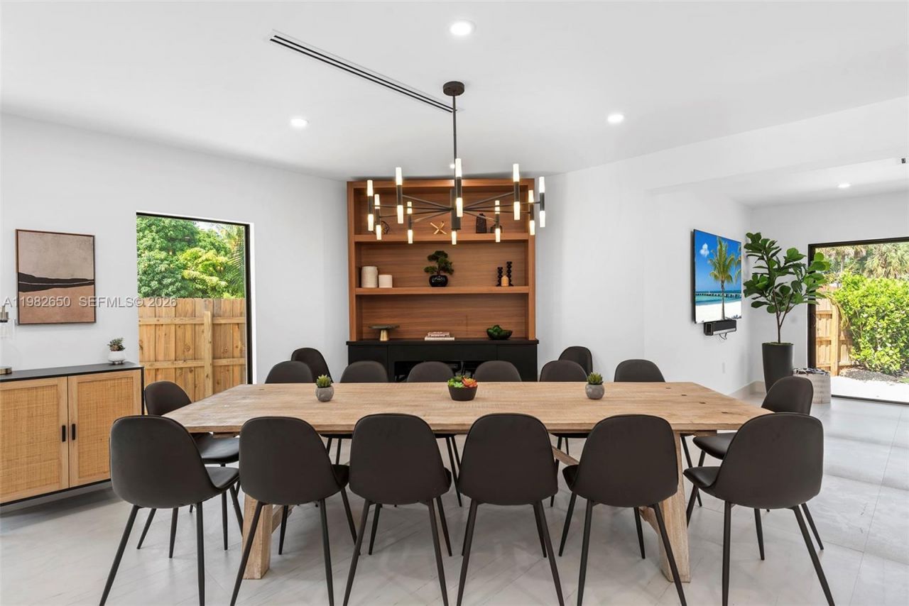 995 NE 107th St, Miami, FL 33161 Photo