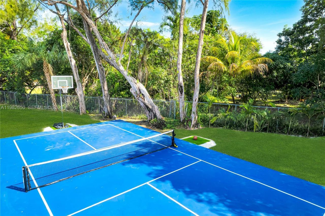 995 NE 107th St, Miami, FL 33161 Photo