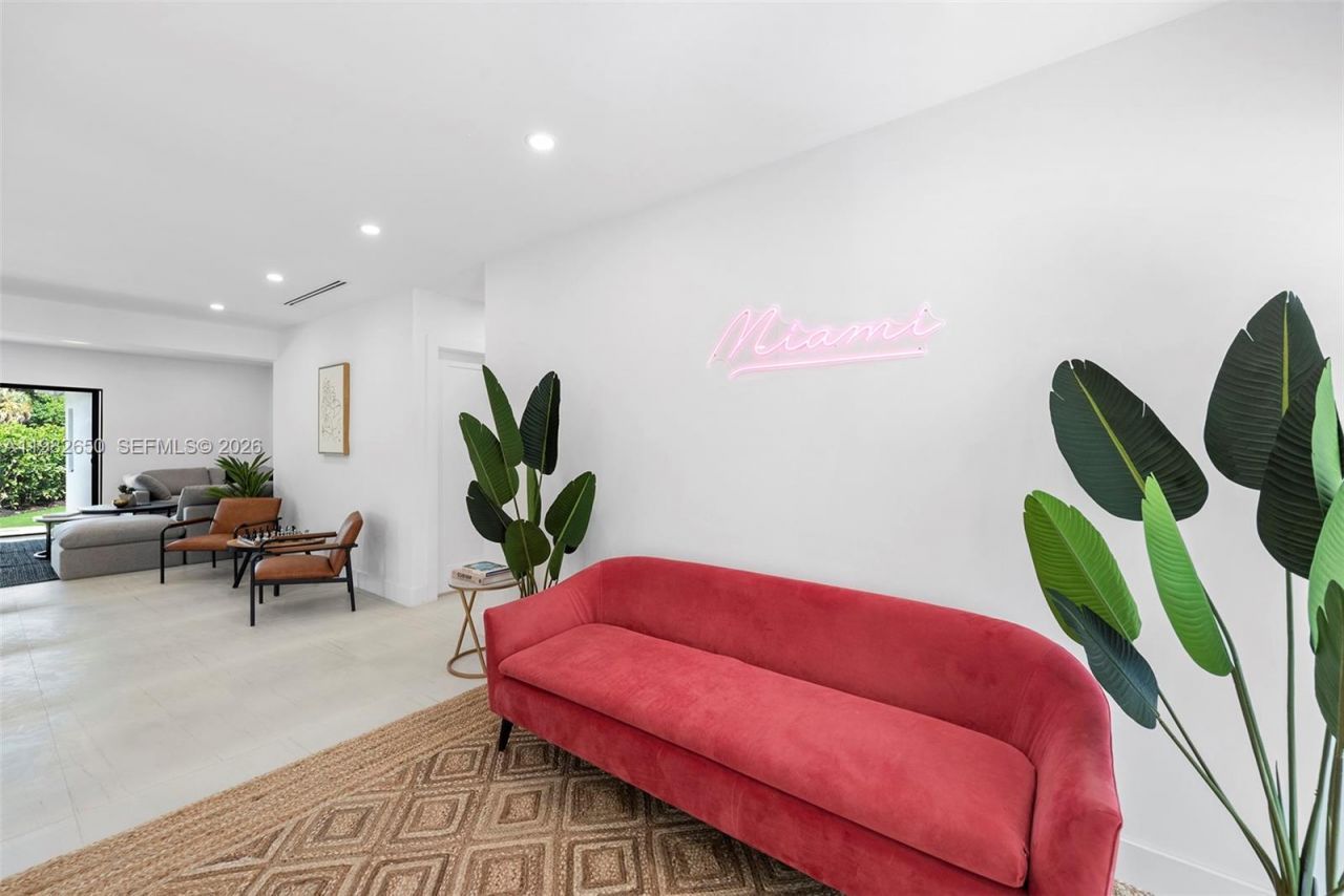 995 NE 107th St, Miami, FL 33161 Photo