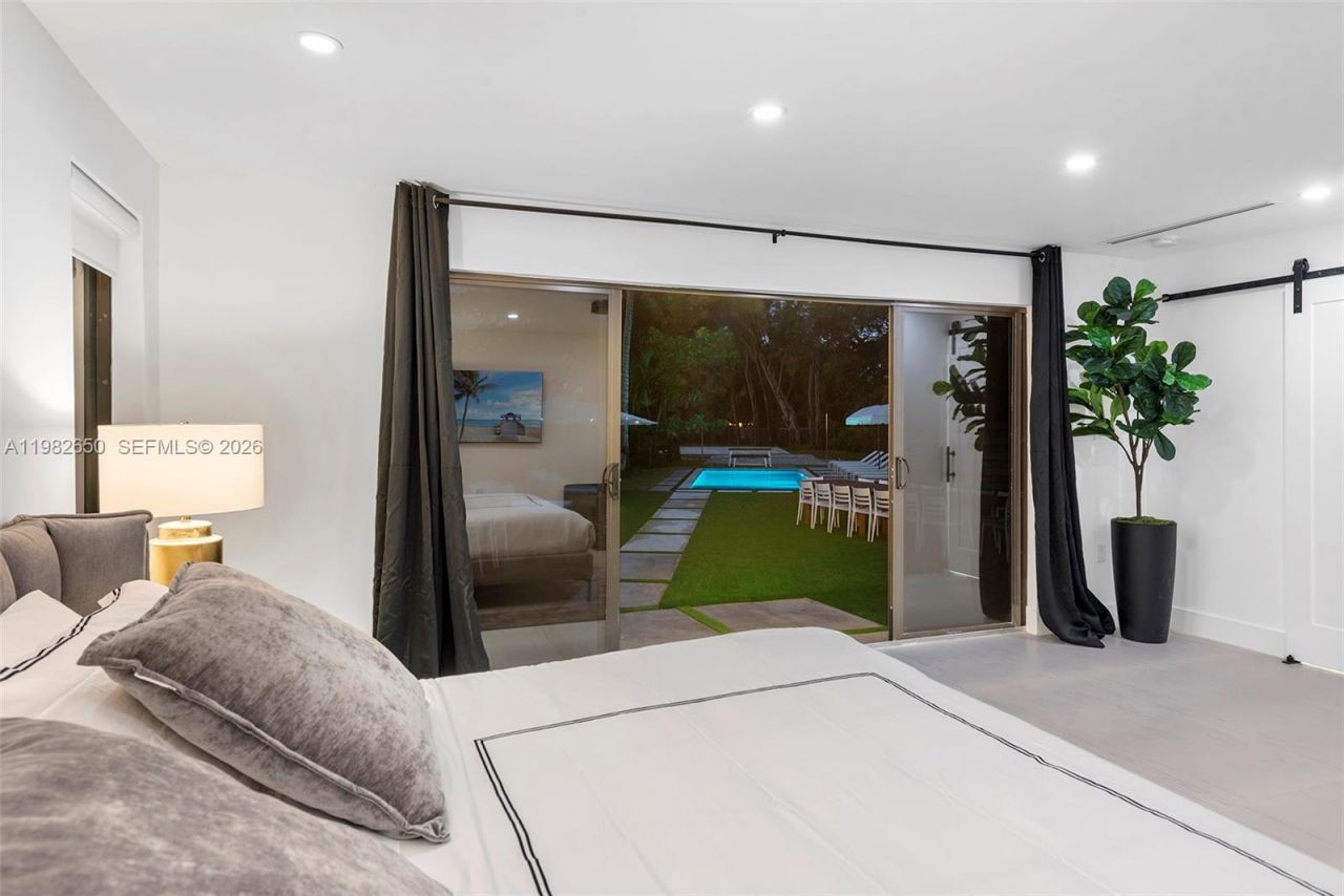 995 NE 107th St, Miami, FL 33161 Photo