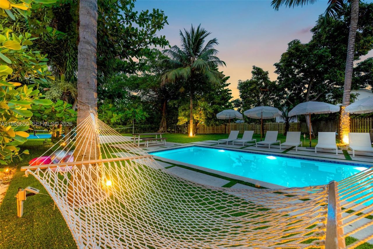 995 NE 107th St, Miami, FL 33161 Photo