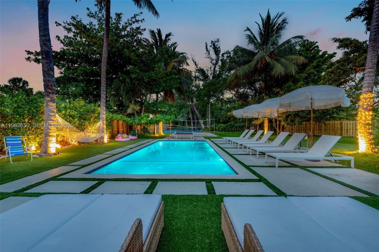 995 NE 107th St, Miami, FL 33161 Photo