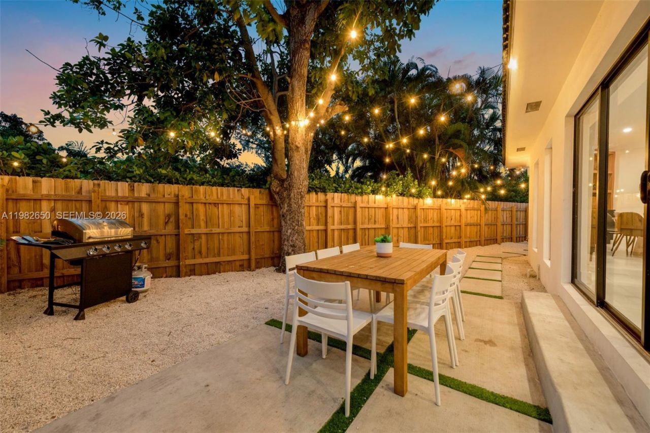 995 NE 107th St, Miami, FL 33161 Photo