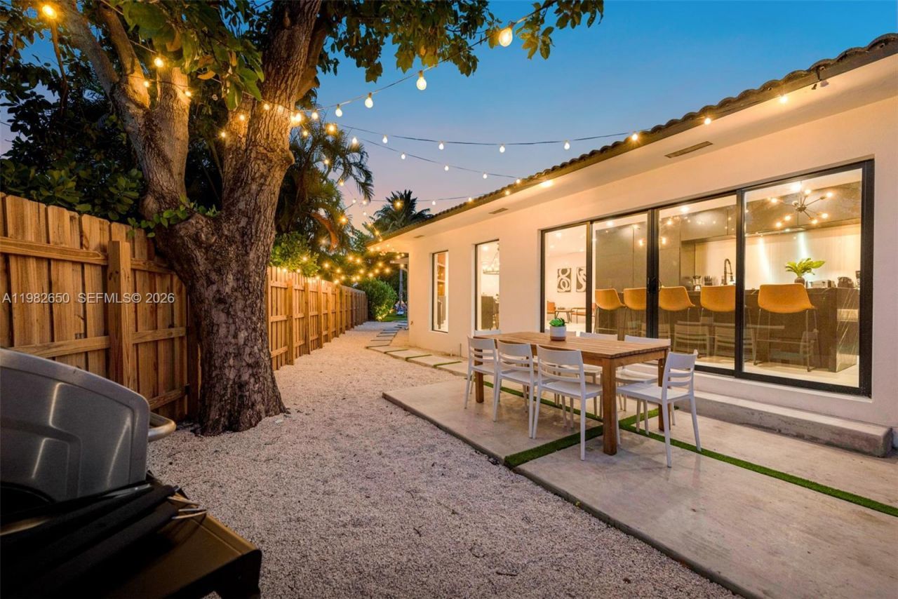 995 NE 107th St, Miami, FL 33161 Photo