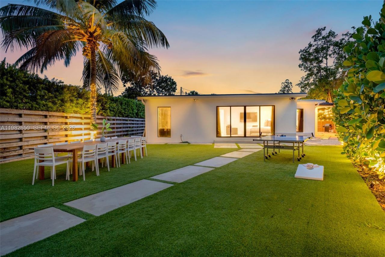 995 NE 107th St, Miami, FL 33161 Photo