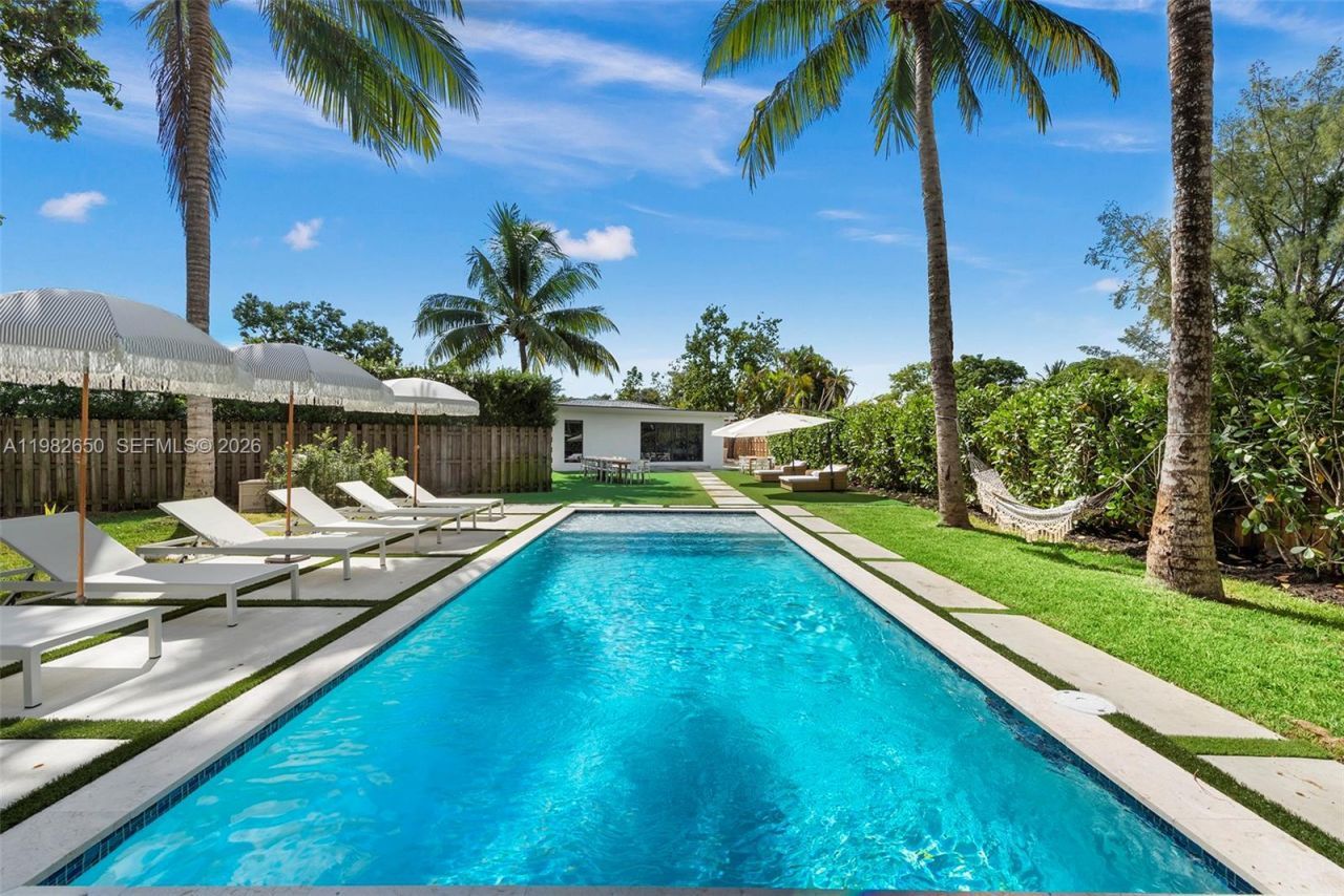 995 NE 107th St, Miami, FL 33161 Photo