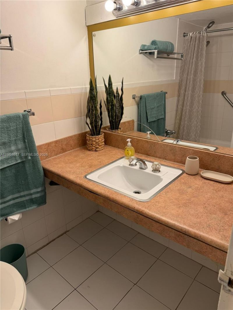 26 W Diplomat Pkwy , Unit 2229, Hallandale Beach, FL 33009 Photo