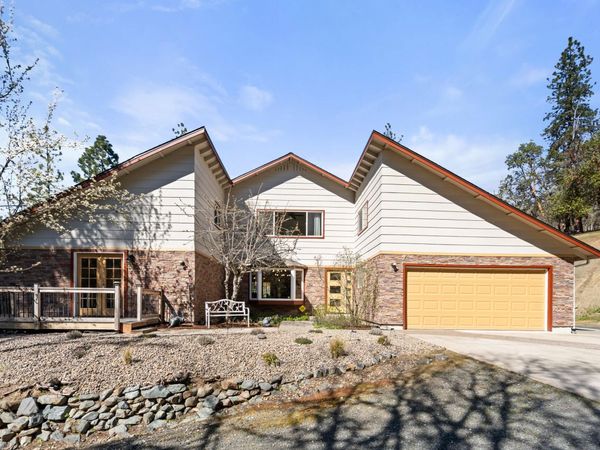 4490 Foots Creek Right Fork Road, Gold Hill, OR 97525