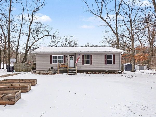 2369 S Parsons Avenue, Fremont, MI 49412