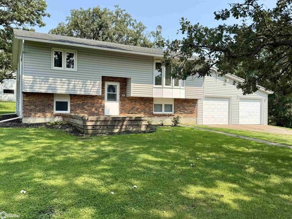 48786 260Th Avenue, Chariton, IA 50049
