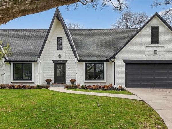 12815 Pembroke Circle, Leawood, KS 66209