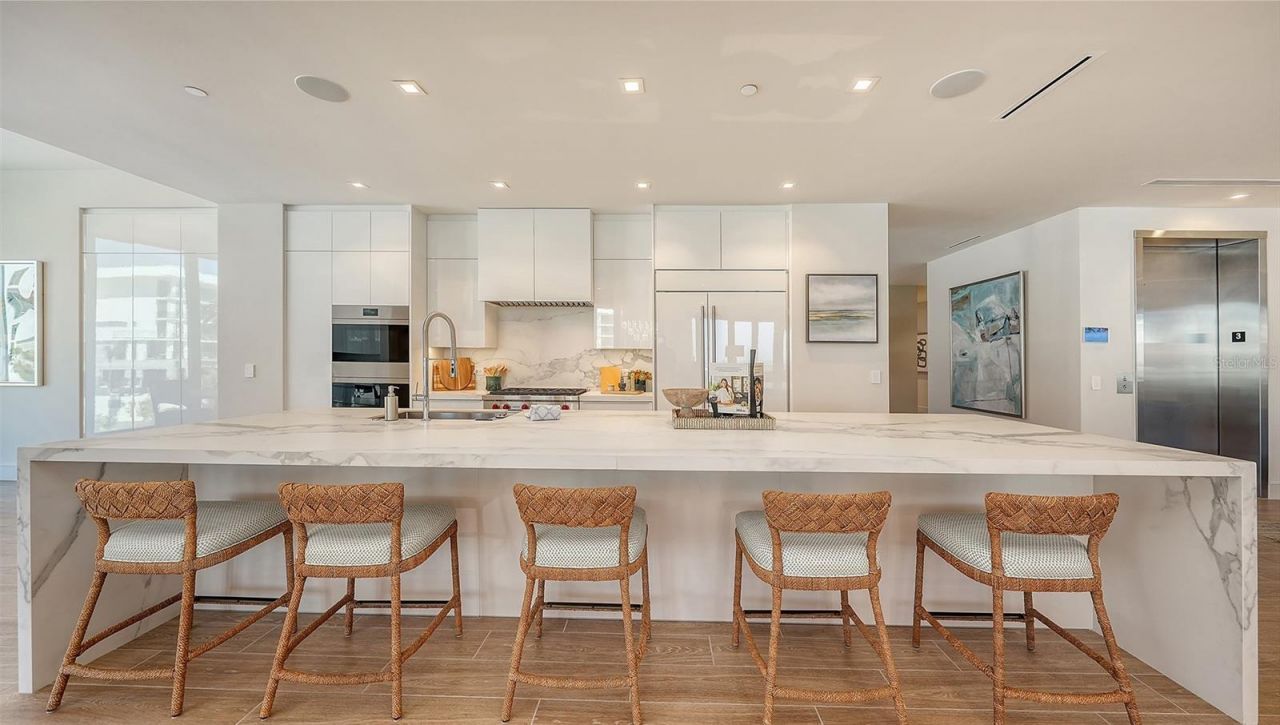 1561 Gulf Of Mexico Drive , Unit 304, Longboat Key, FL 34228 Photo