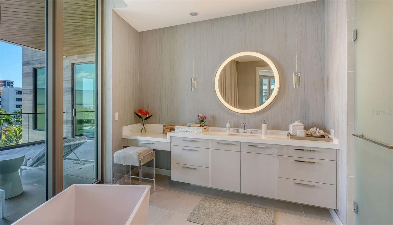 1561 Gulf Of Mexico Drive , Unit 304, Longboat Key, FL 34228 Photo